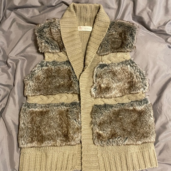 Sz.M (8-10) faux fur sweater vest - Picture 2 of 8